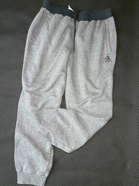 Men’s Adidas L Large  Heather Gray Jogger Sweatpants with Black Waistband